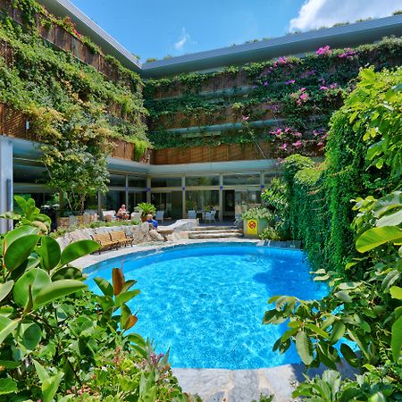 Sitia Beach City Resort & Spa Bagian luar foto The hotel's pool