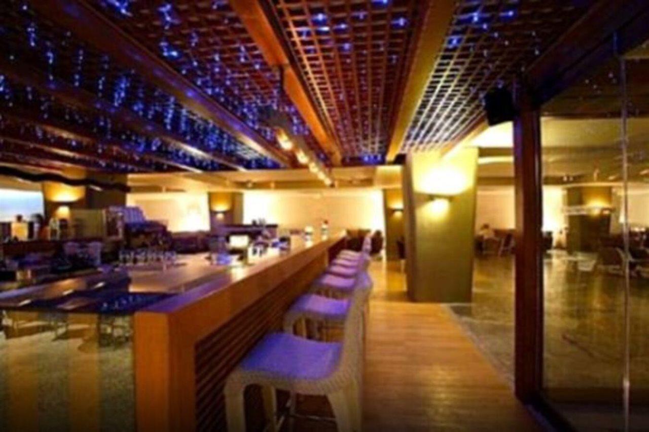 Sitia Beach City Resort & Spa Bagian luar foto The bar at the 101 bar