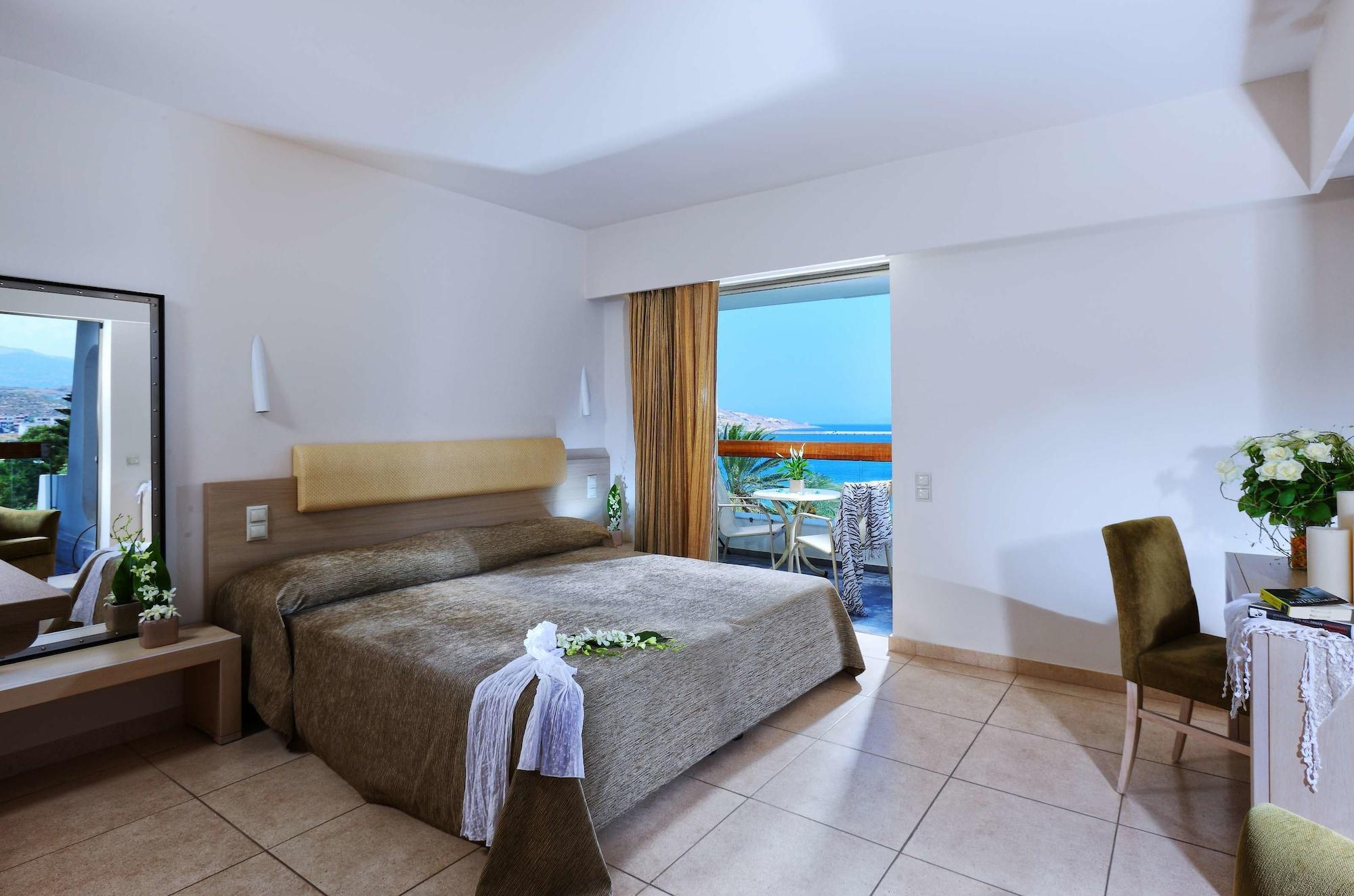 Sitia Beach City Resort & Spa Bagian luar foto A room at the hotel