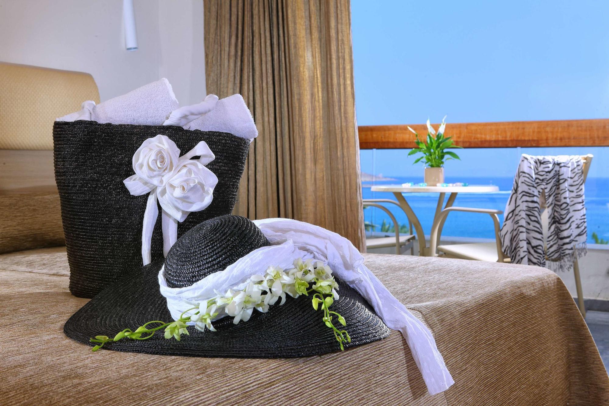 Sitia Beach City Resort & Spa Bagian luar foto A black shoe with a white bow