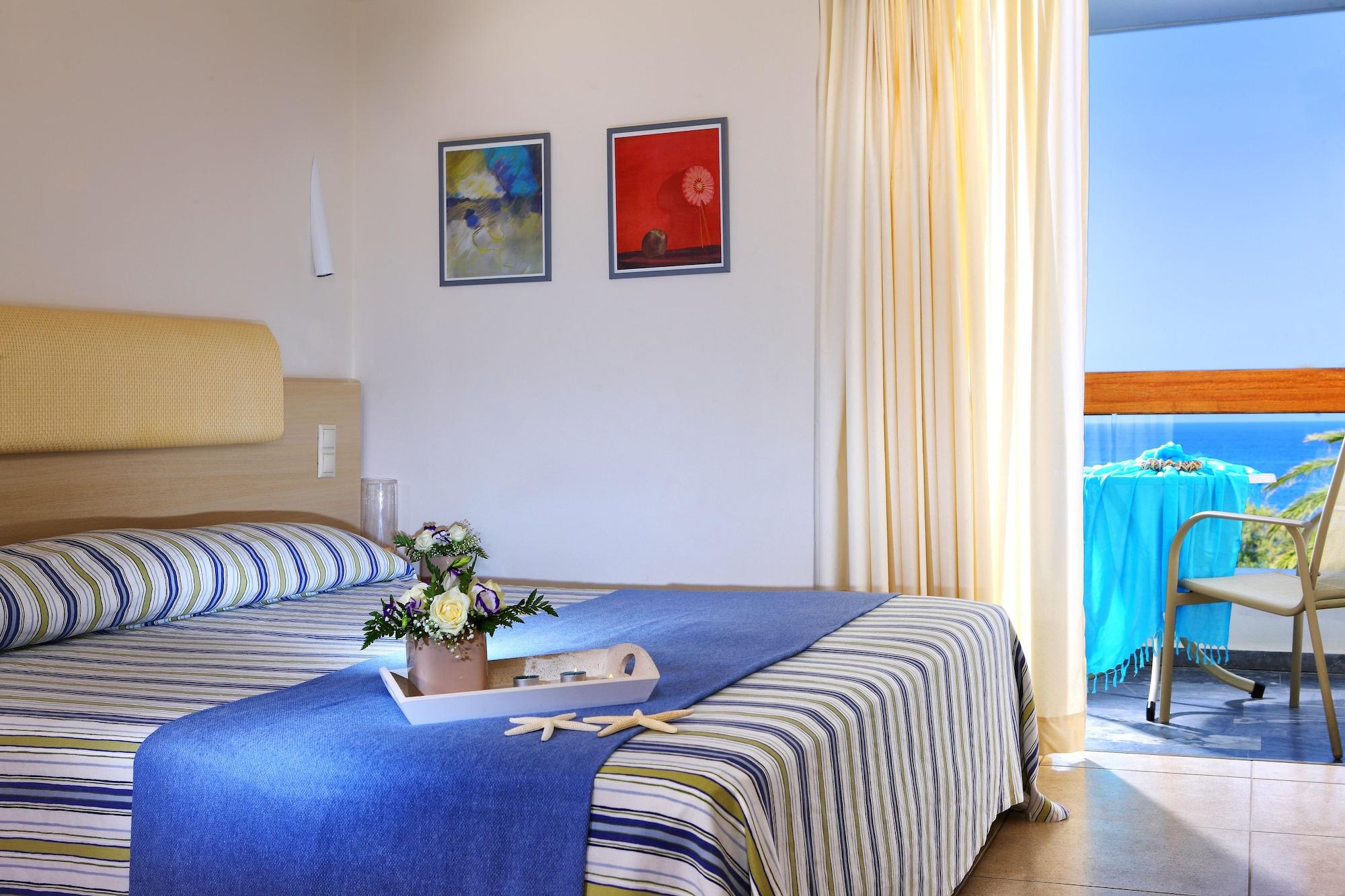 Sitia Beach City Resort & Spa Bagian luar foto A typical room at the hotel
