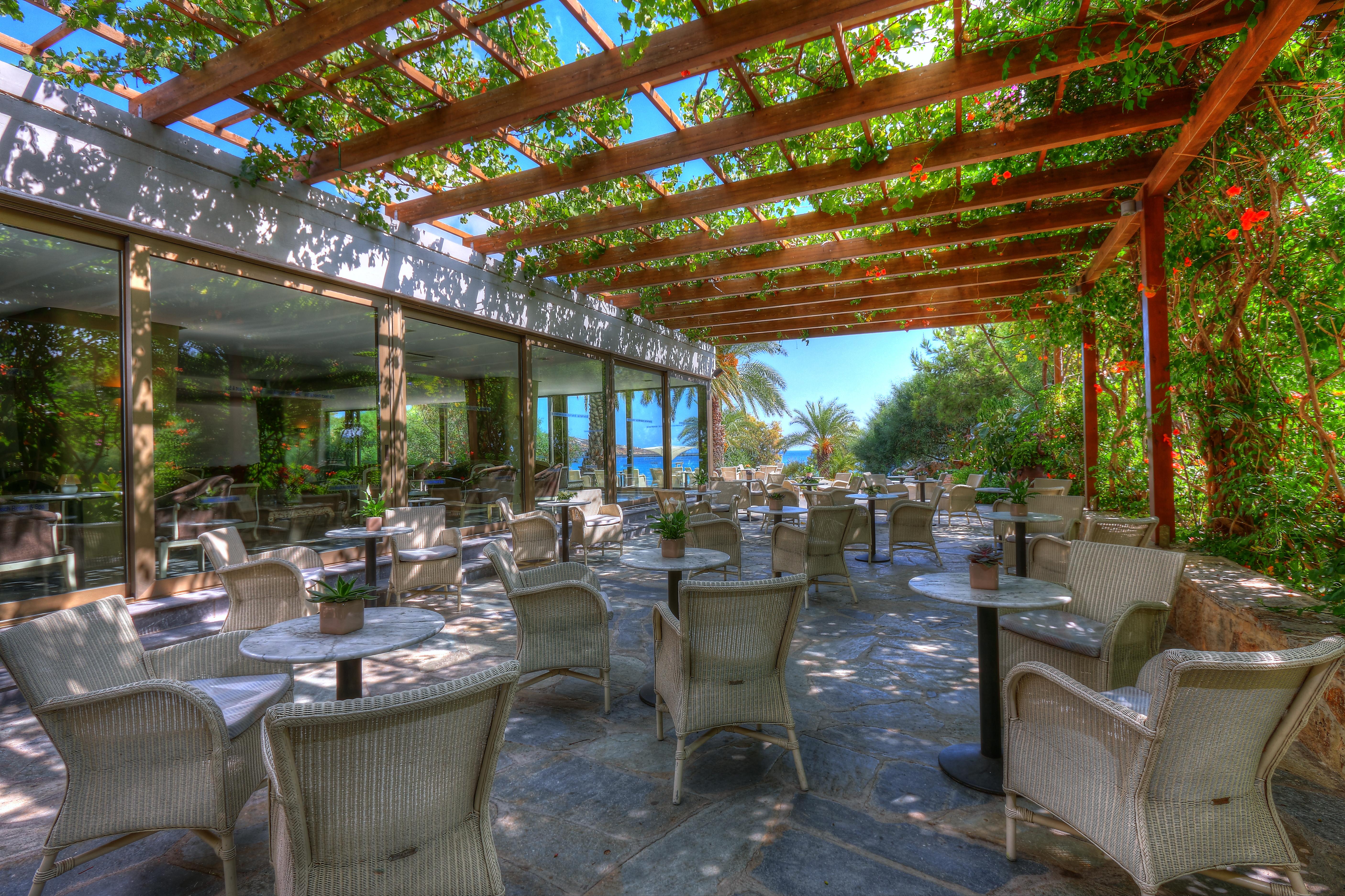 Sitia Beach City Resort & Spa Bagian luar foto Pergola at the restaurant