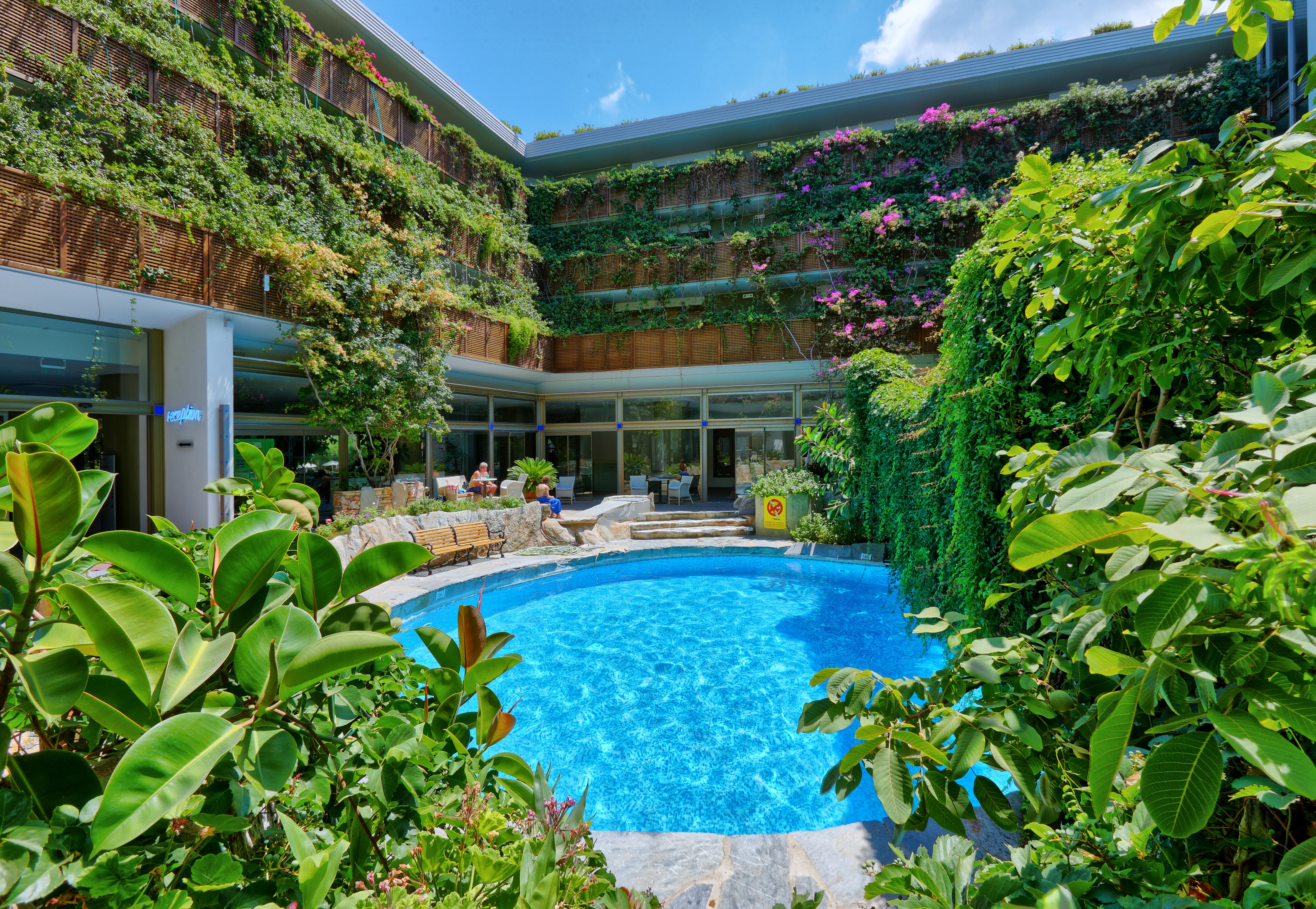 Sitia Beach City Resort & Spa Bagian luar foto The hotel's pool
