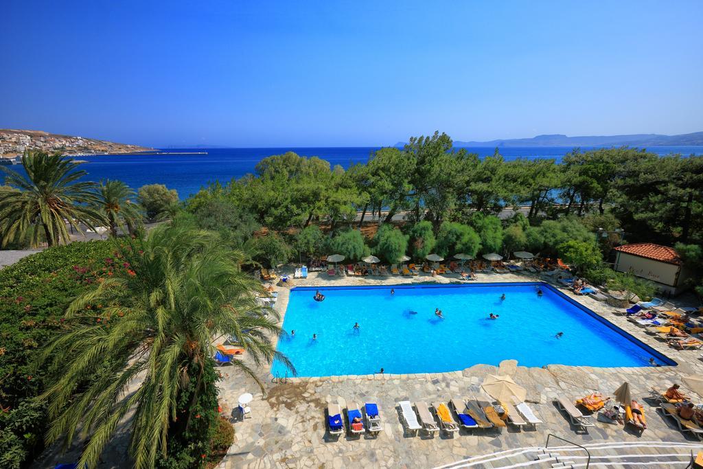 Sitia Beach City Resort & Spa Bagian luar foto A swimming pool in Greece