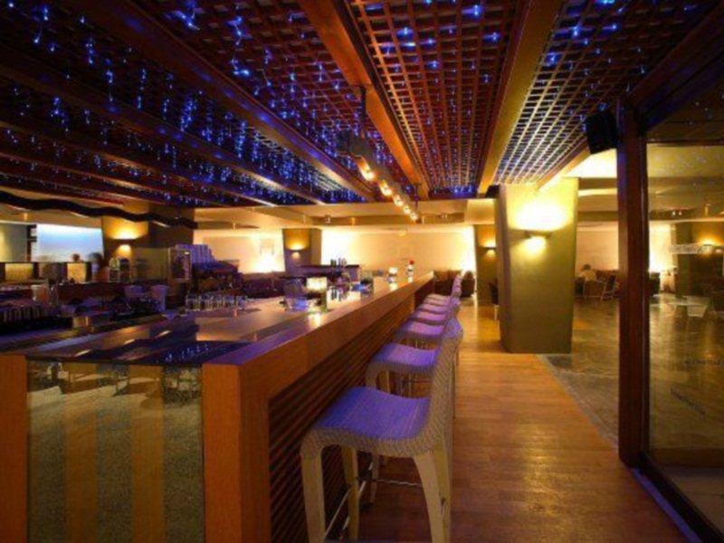 Sitia Beach City Resort & Spa Bagian luar foto The bar at the 101 bar
