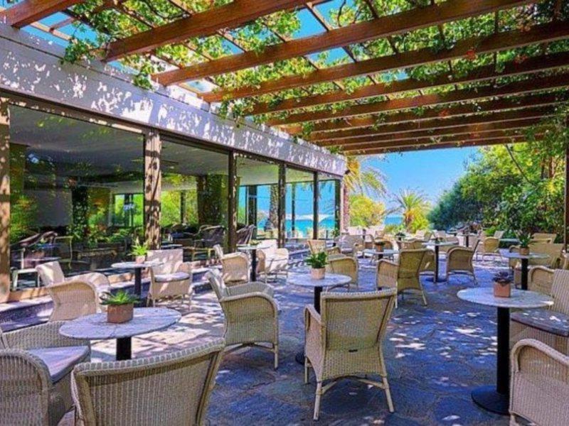 Sitia Beach City Resort & Spa Bagian luar foto The restaurant at the hotel