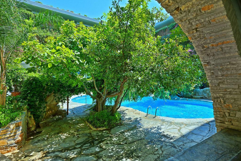 Sitia Beach City Resort & Spa Bagian luar foto The swimming pool at the hotel