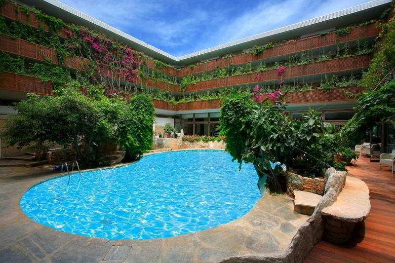 Sitia Beach City Resort & Spa Bagian luar foto The swimming pool at the hotel
