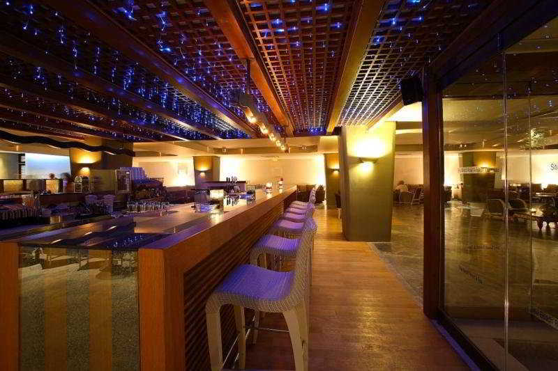 Sitia Beach City Resort & Spa Bagian luar foto The bar at the Sky Bar
