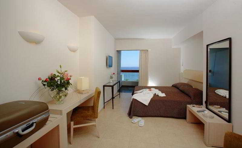 Sitia Beach City Resort & Spa Bagian luar foto A typical hotel room
